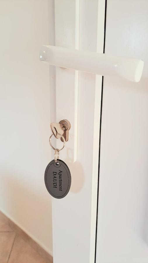 Apartment Daudi Баньоле Екстериор снимка